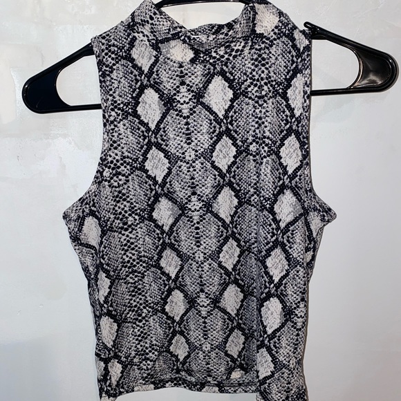 Snakeskin crop tank - Picture 2 of 2